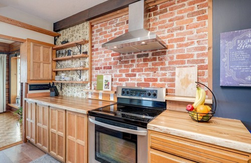 Sooke House | Orca Point Beachfront Suite: Enjoy Your Private Beach Seconds Outside Your Door!