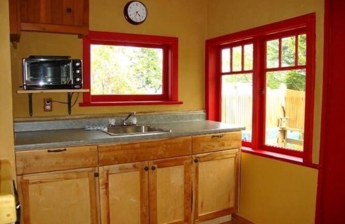 Salt Spring Island Cottage | Orchard Cabin - A Cozy Cabin in a Peaceful Orchard Close to Ganges.