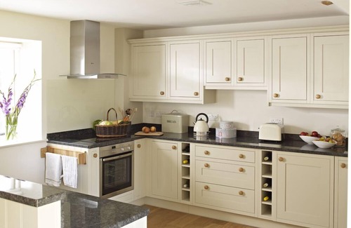 Thatcham Cottage | Orchard cottage at Manor Farm Courtyard Cottages