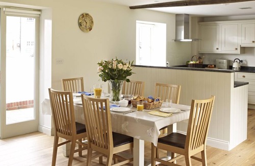 Thatcham Cottage | Orchard cottage at Manor Farm Courtyard Cottages