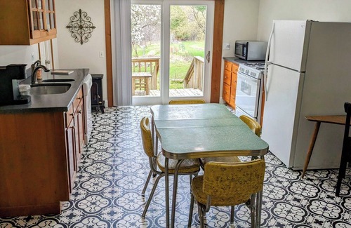 West Branch Cottage | Orchard Cottage - with Fire Pit and Laundry in West Branch