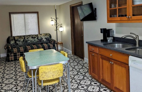 West Branch Cottage | Orchard Cottage - with Fire Pit and Laundry in West Branch