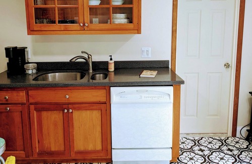 West Branch Cottage | Orchard Cottage - with Fire Pit and Laundry in West Branch