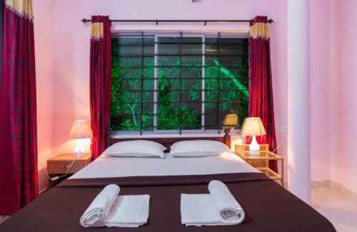 Andhakaranazhy House | Orchid Lake View Homestay