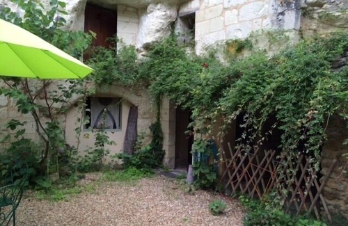 Parnay House | Original troglodyte house on the banks of the Loire: Les Troglos Verts
