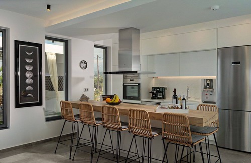 Adele Villa | Orizontes Deluxe Residence