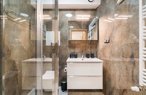 Ursus Apartment | ORSO Apartment with king size bed