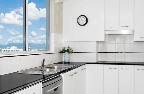 Main Beach Apartment | Oscar on Main Resort - Superior 3 Bed Ocean View