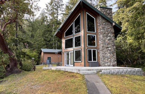 Shelton House | Otter Haven - Peaceful, Tranquil & Private Beachfront Getaway on Harstine Island