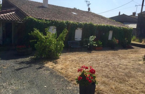 Vallet Apartment | Ouche de Gravoire Gîte