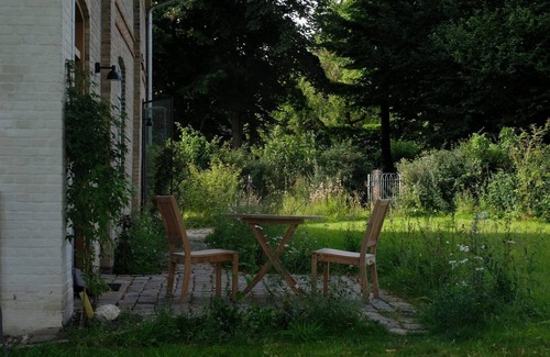 Ulsnis Apartment | Our 1-room vacation apartment "Kleines Fährhaus" is ideal for couples or friends who want to enjoy a quiet break, with a great view of the Schlei from the entire apartment