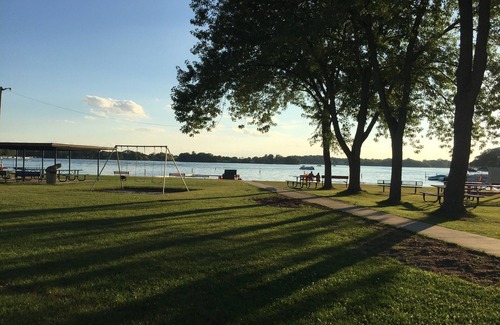 Browns Lake Cottage | Our little place by the lake- Ski Alpine or Wilmot in Winter!