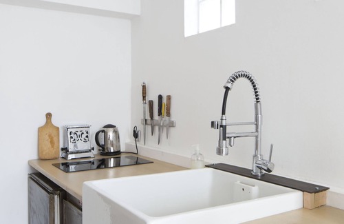 Bagneux Apartment | Out of the ordinary artist's studio 15 min from Paris centre