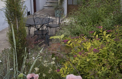 Bagneux Apartment | Out of the ordinary artist's studio 15 min from Paris centre