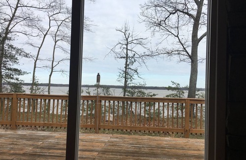 James Monroe House | Out where the blacktop ends: Rent our 2BR country lover's retreat.