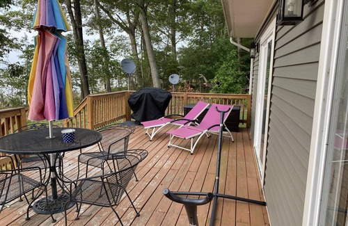 James Monroe House | Out where the blacktop ends: Rent our 2BR country lover's retreat.