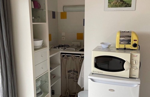 Visan House | Outbuilding with private pool amidst vineyards