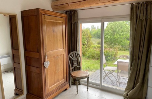 Visan House | Outbuilding with private pool amidst vineyards