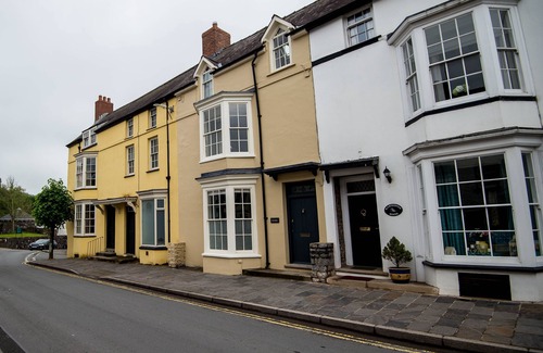 Laugharne Cottage | Outstanding Central House w/three Superking en suite bedrooms