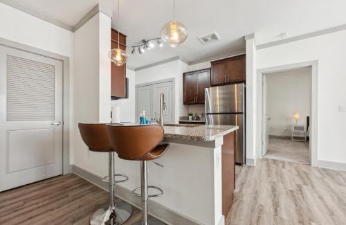 Farragut Apartment | Overlook 3005 Luxe Modern Corporate 2bd Apt