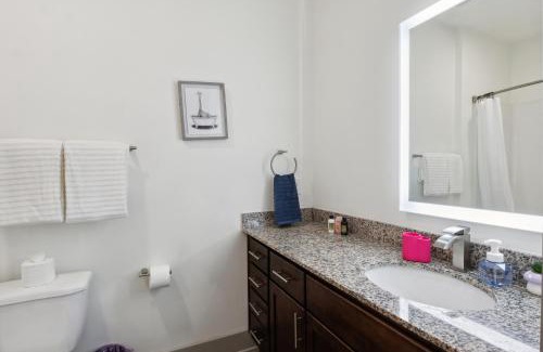 Farragut Apartment | Overlook 6303 I Modern Resort Style Living