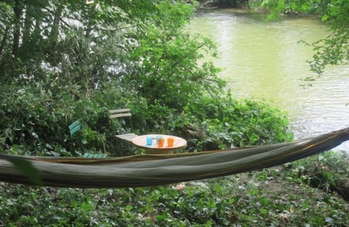 Pieusse House | OVERLOOKING A RIVER, SHEPHERD'S COTTAGE, AUTHENTIC AND FAMILY-FRIENDLY, WIFI