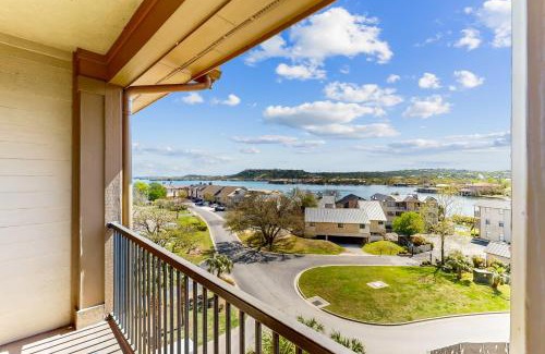 Horseshoe Bay Apartment | Overlooking the Bay