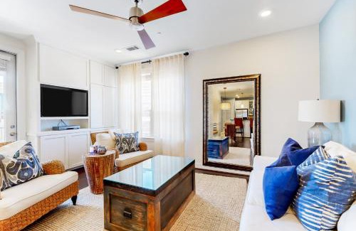 Horseshoe Bay Apartment | Overlooking the Bay