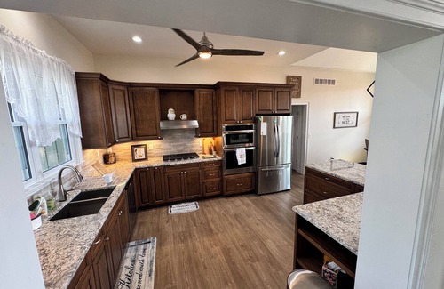 De Mossville House | Owl's Nest Retreat: Sleeps 20, Near Ark Encounter and Bourbon Trail