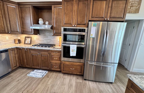 De Mossville House | Owl's Nest Retreat: Sleeps 20, Near Ark Encounter and Bourbon Trail