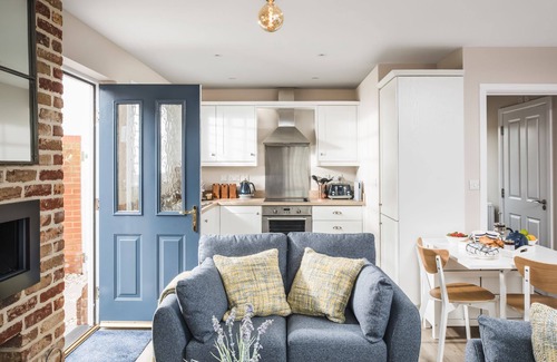 Camber Cottage | Owlers Cottage - a cottage that sleeps 4 guests in 2 bedrooms