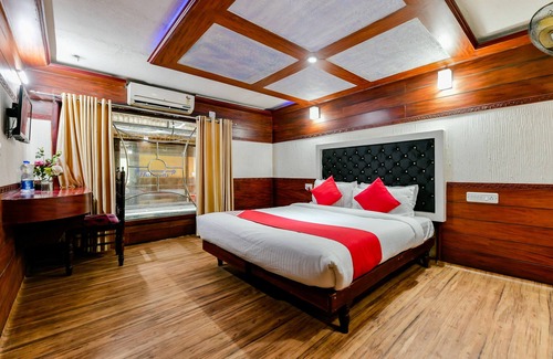 Ambalapuzha Hotel | OYO 23482 Sht Symphony Premium Sharing Houseboat