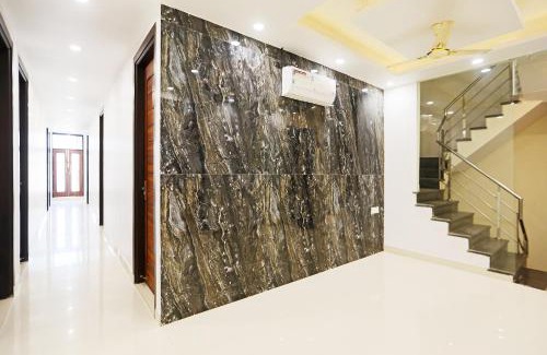 Janakpuri Hotel | OYO 62740 Gold Inn