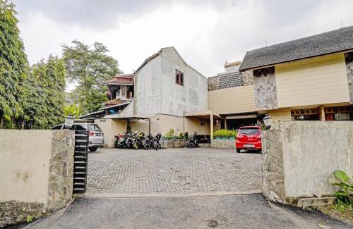 Cigadung Hotel | OYO 90293 Guest House Cigadung 9a