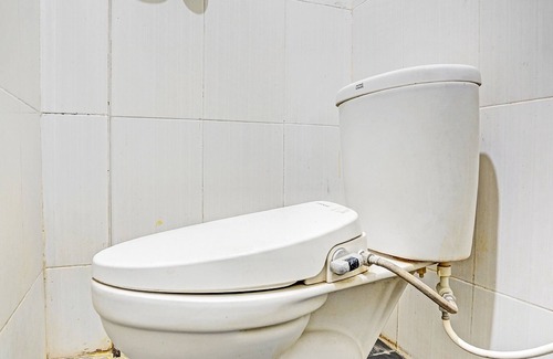 Prigen Hotel | OYO 91572 Kost Esklusif Barokah