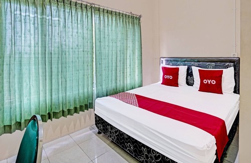 Prigen Hotel | OYO 91572 Kost Esklusif Barokah