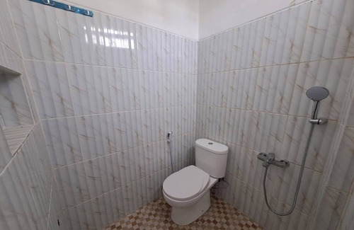 South Ogan Komering Ulu Hotel | OYO 92520 Safira Guest House Danau Ranau