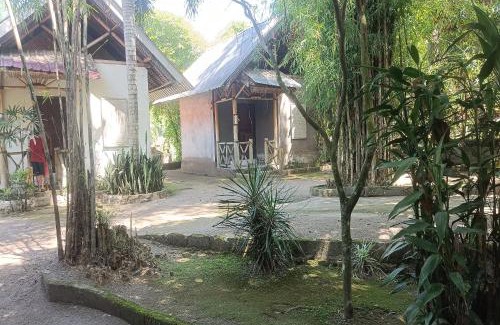 Kecamatan Narmada Hotel | OYO 93766 Bunga Homestay Near Taman Lembah