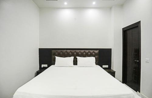 Indirapuram Apartment | OYO A.V Residency