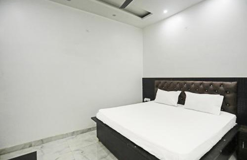 Indirapuram Apartment | OYO A.V Residency