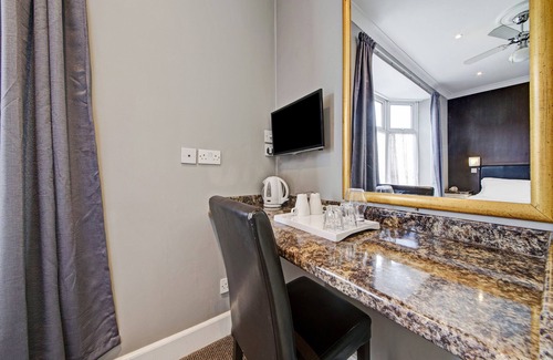 Elthorne Hotel | OYO Bostons Manor Hotel, Hanwell London