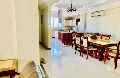 Oyster Bay Apartment | Oysterbay 2-Bedroom near the Ocean- Free Wi-Fi