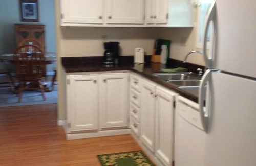 Mountain Home Cabin | OZARK GETAWAY-Mtn. Home AR Cabin-Sleeps10. 2K,2Q,2T, 3 Baths, HS Internet/WiFi