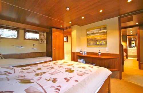 Namur Boat Rental | Péniche d'hôtes MS Elisabeth