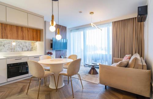 Mikolajki Apartment | P R A T U M Pink&Blue Mikołajki Apartament Elegance z widokiem na jezioro