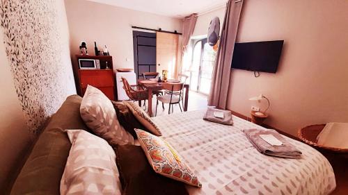 Degagnac Bed & Breakfast | P'tit cocon au cœur du Lot avec piscine