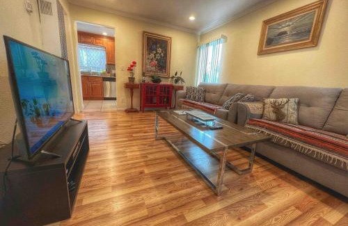 North Pacific Beach Apartment | Pacific Beach Getaway Blocks From The Beach