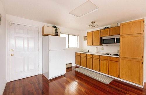 Mukilteo House | Pacific Northwest Living Guest House - 1 Bedroom + Loft with Queen Bed