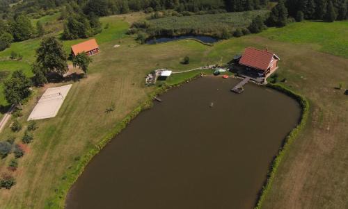 Moletai District Municipality House | Padvarių sodyba ant tvenkinio kranto su pirtimi