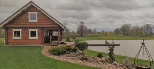 Moletai District Municipality House | Padvarių sodyba ant tvenkinio kranto su pirtimi